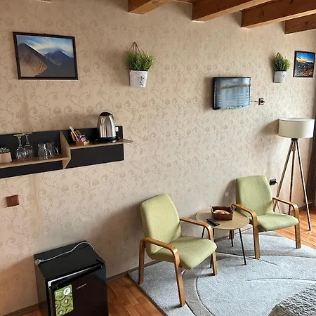 Niki House 게스트하우스 반스코