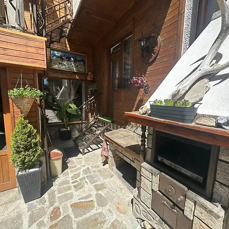Niki House بيت ضيافة بانسكو